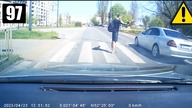 O mały włos od potrącenia pieszego