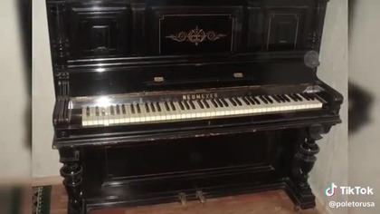 zagubiona historia.  pianino fortepian ...