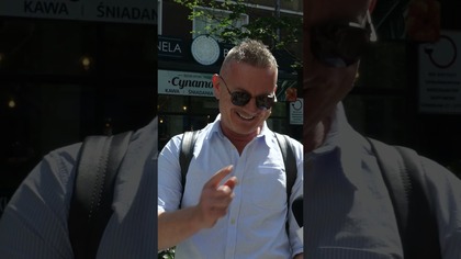 30 LAT TEMU WYJECHAŁ DO AUSTRALII.  DZIŚ MÓWI, CO CENI W OBU KRAJACH