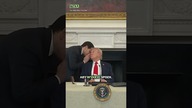Donald Trump dostał tajemniczą notatkę.  Dotyczy ona sytuacji na Bliskim Wschodzie