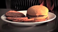 Takiego burgera jeszcze nie widziałeś! Pokazujemy jak go zrobić