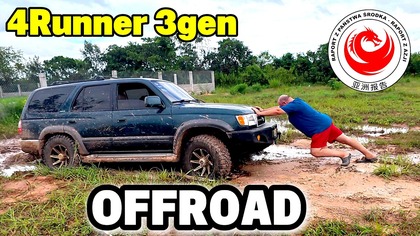 4Runner utonął w bagnie.  Darek nie dał rady wypchać