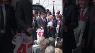 J. D.  Vance zniszczył puchar