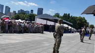 Ludzie stają na baczność - hymn