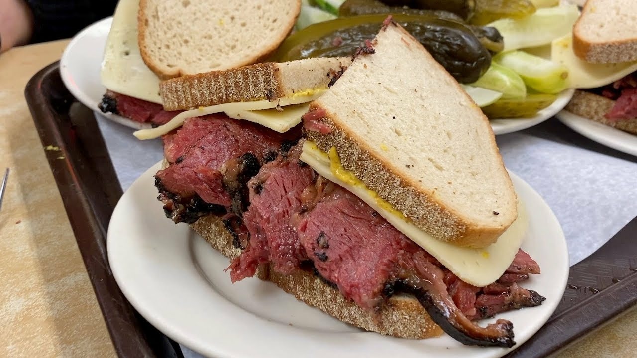 Słynna kanapka Pastrami Katzs Delicatessen Nowy Jork CDA