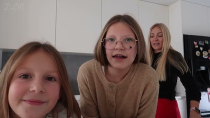 POSZŁA DO SZKOŁY A JA RAZEM Z NIĄ | DLM