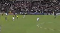 Kibic ucieka ze stadionu