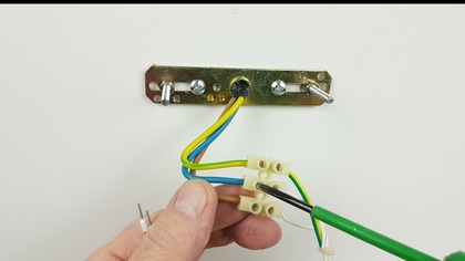 Lampa LED po wyłączeniu łącznika świeci nadal? Zobacz jak prosto możesz to naprawić.