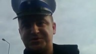 Nietypowa kł&oacute;tnia z policjantem