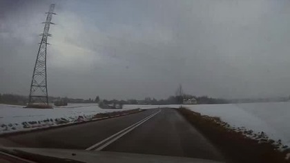Wyprzedzanie w zakręcie i sekunda od katastrofy!  Ucieczka na pobocze! #dashcam #road #karma