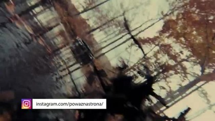 Czy wiesz, że ekipa kręcąca Martwe Zło przeżyła na planie prawdziwe piekło? Albo, że budżet filmu był tak niski, że do efektów specjalnych wykorzysytwano cebulę, kawę i martwe kurczaki?

 Subskrybuj: http://bit.ly/2eMgF87
 Facebook: https://bit.ly/2OoRgBA
 Instagram: https://bit.ly/35S3nBv
 TikTok: https://www.tiktok.com/@powana.strona
 Współpraca biznesowa: powaznastrona@gmail.com
 Zostań Patronem Poważnej Strony: https://patronite.pl/powazna-strona
 Zostaw napiwek: https://buycoffee.to/powaznastrona

Muzyka:
Karl Casey - White Bat II - 12 Dark Odyssey
Karl Casey - White Bat II - 08 The Vanishing

Materiały:
The Evil Dead 
A Nightmare on Elm Street
Within the Woods
One By One We Will Take You - The Untold Saga of The Evil Dead
Evil Dead Trilogy behind the scenes

Wszystkie użyte materiały zostały wykorzystane jedynie na potrzeby niniejszego materiału filmowego zgodnie z prawem cytatu oraz dozwolonym użytkiem i należą do ich prawowitych właścicieli.

Copyright Disclaimer: Under section 107 of the copyright Act 1976, allowance is made for fair use for purpose such a as criticism, comment, news reporting, teaching, scholarship and research. Fair use is a use permitted by copyright statues that might otherwise be infringing. Non- Profit, educational or personal use tips the balance in favor of fair use.

#kino #ciekawostki #powaznastrona
