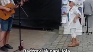 I tak się kurde żyje! Pamiętajcie, wiek to tylko liczba.  Masz ochotę tańczyć na środku ulicy? Tańcz
