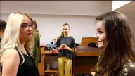 VLOGMAS #4 | SZUKAM MEZA, BURGERY I SPEKTAKL | Aria Dottie