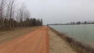 Miał być popis driftu skończyło się na wodowaniu Peugeota
