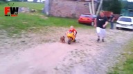 Mały motociklista