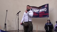 1. 12. 2023 Andrzej Poneta z Głosu Obywatelskiego na proteście STOP WHO