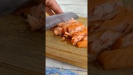 Sałatka z łososiem, serem feta i kapustą pekińską #shorts #recipe #smakowitedania #gotowanie #food