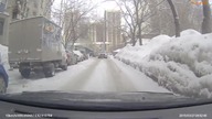 Koleś wprowadza swoje zasady na drodze