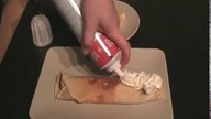 Naleśniki na słodko z nuttelą i bananem polany bitą śmietana [video-kuchnia. pl]