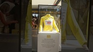 TO NAJCENNIEJSZA KOSZULKA W ŚWIECIE KOLARSTWA  CHCIELIBYŚCIE JĄ KIEDYŚ PRZYMIERZYĆ#tourdefrance