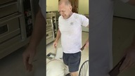 Afera ryzowa.  Maniek dostarcza ryż