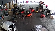 Złodzieje złapani przez operatorów wózków widłowych