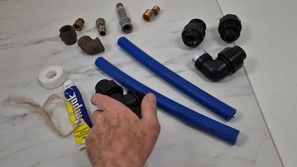 Jak połączyć niebieską rurę PE (rura polietylenowa) do wody, złączkami skręcanymi - DIY, remake