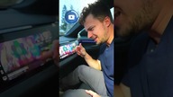 Ten samochód ma ekran dla pasażera 