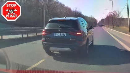 Klaksonowy poganiacz w BMW napiera a potem nagle przestaje się spieszyć.  STOP PIRAT