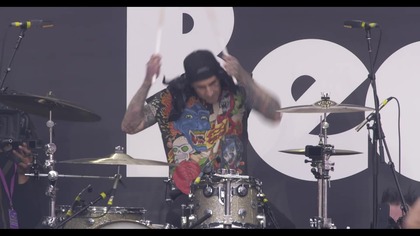 Drum-Off: Travis Barker vs. Danny Carey vs. Chad Smith - Symptom Of The Universe (Black Sabbath cover) - Back To The Beginning