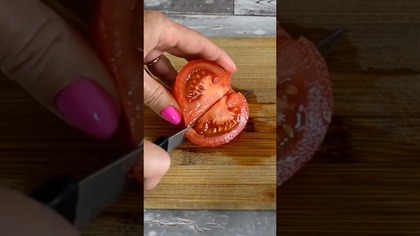 Pomidory z sosem czosnkowym i żółtym serem #shorts #smakowitedania #food #recipe #gotowanie