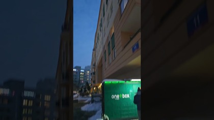 Warszawa! Nieodśnieżone chodniki miejskie, a obik pięknie odśnieżone chodniki prywatne
