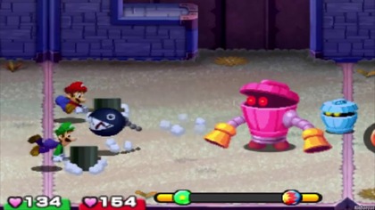 W nowej wersji kolorowej gry dowiadujemy się od braci Mario, że ich odwieczny rywal Bowser po zjedzeniu magicznych grzyb&oacute;w zaczyna wysysać przedmioty i rosnąć. Pomagamy im przywr&oacute;cić ich wrogowi właściwy rozmiar.