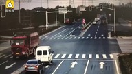 Niesamowite szczęście motocyklisty