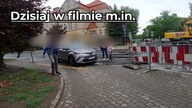Skrzyżowanie zamknięte¿ TO POJADĄ CHODNIKIEM! (720p 30fps AV1-48kbit AAC)