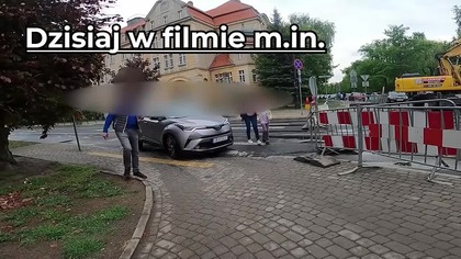 Skrzyżowanie zamknięte¿ TO POJADĄ CHODNIKIEM! (720p 30fps AV1-48kbit AAC)