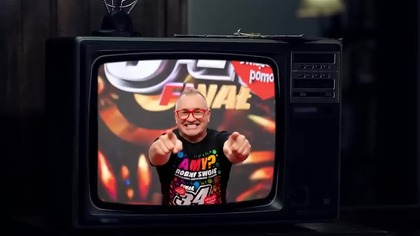 ŚW.  JERZY - PIOSENKA Jerzy Owsiak vs Izabela - emerytka z Torunia -