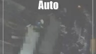 Autokar wpadł w poślizg i wypadł z drogi.  Jechało nim 26 osób
