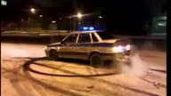 Rosyjska policja kręci bączki