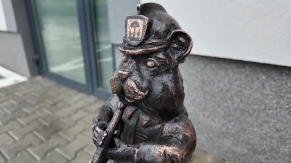Chomik strażak.  Nowa figurka chomika europejskiego w Jaworznie