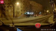 Agresja drogowa.  Dziadek uderzył dziewczynę na przejściu dla pieszych.  STOP PIRAT