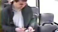 Złodziej dla zmyłki rozsypał w autobusie pieniądze i okradł dziewczynie torebkę