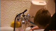 Gdy dziecko nie chce się kąpać...  - weż kajdanki