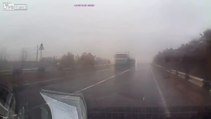 Fatalne zderzenie przy wyprzedzaniu z auta zostaje miazga!!!