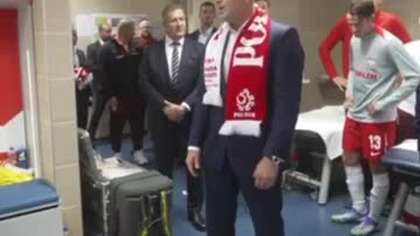 NAWROCKI Z PIŁKARZAMI W SZATNI ŚWIĘTUJE WYGRANY MECZ!