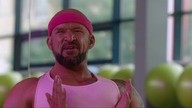 Kobieta sukcesu - Tomasz Oświeciński  trenuje zumbę i zaprasza do kin!