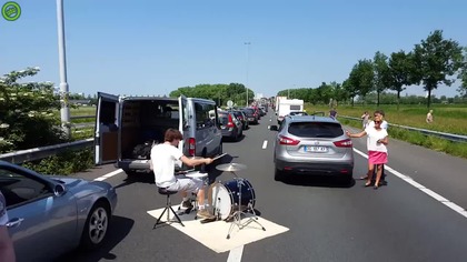 Jak umilić sobie czas stając w korku