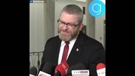 Grzegorz Braun nie szczędzi słów  Mówi wierszyk o Sasinie 