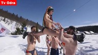 LiveLeak - Polar Bears On The Sarva Lake