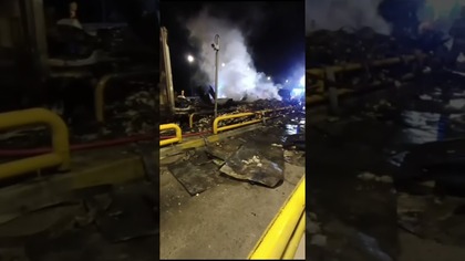 Ciężarówka uderzyła w bramki na A2 i stanęła w płomieniach